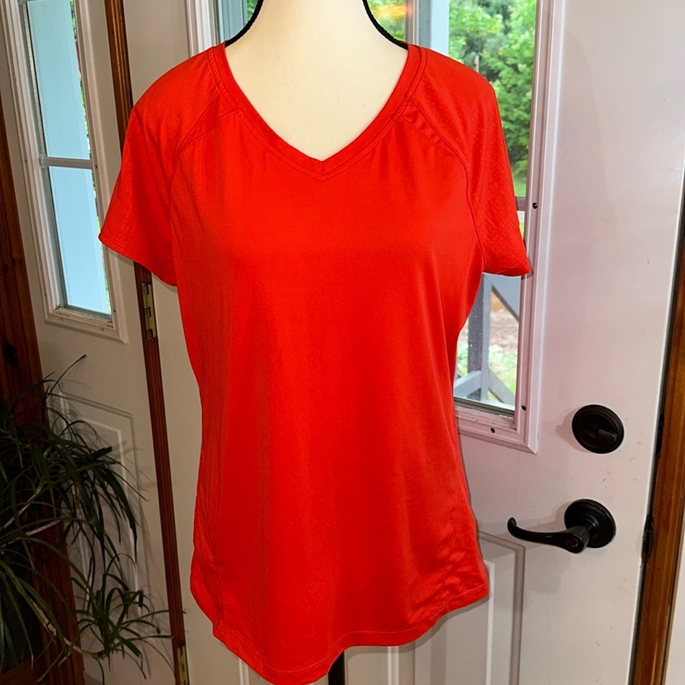 NWOT Hyba V Neck